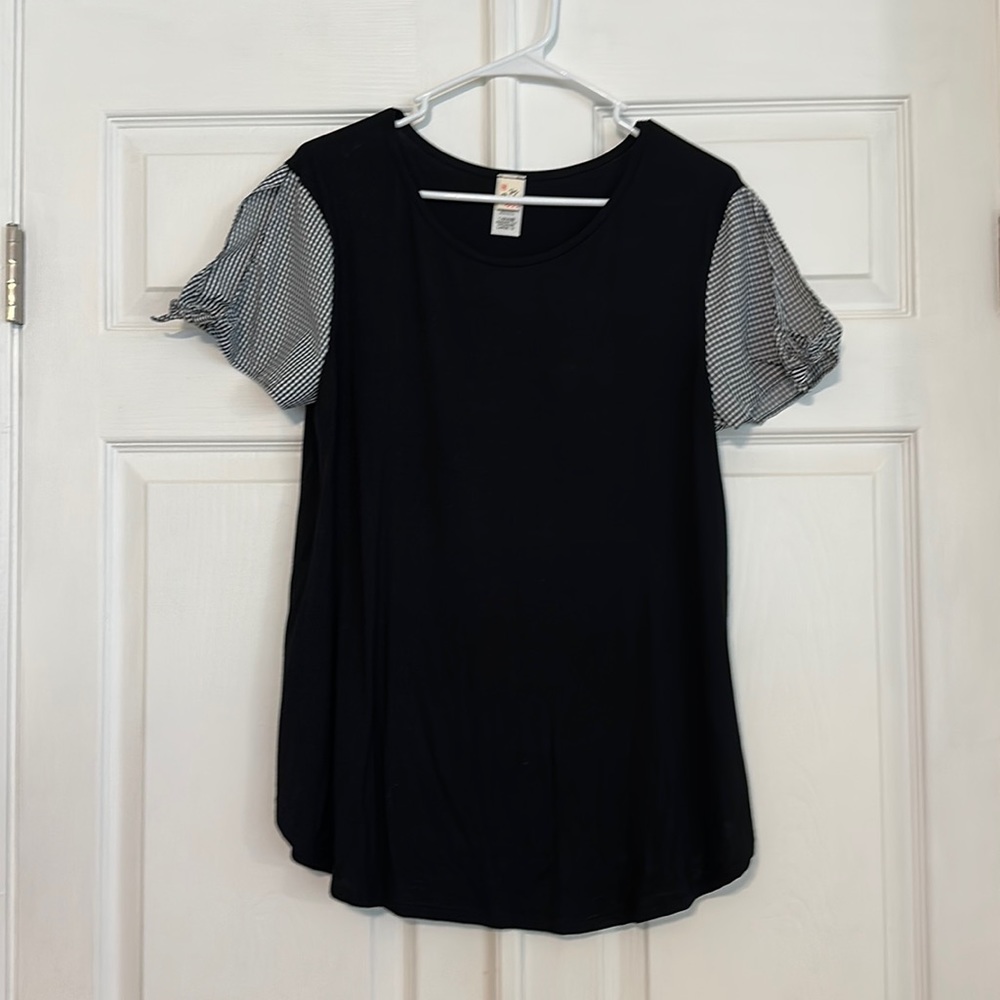 Womens boutique top in size Large. By 7th Roy.